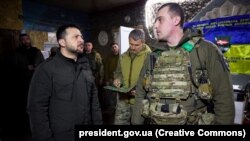 Президент України Володимир Зеленський регулярно приїжджає в розташування бригад у зоні бойових дій, фото ілюстративне
