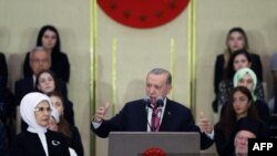 رجب طیب اردغان د وینا پر مهال