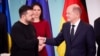 Президент України Володимир Зеленський та канцлер Німеччини Олаф Шольц (праворуч) під час церемонії підписання угоди про безпекову співпрацю та довгострокову підтримку між Україною та Німеччиною, Берлін, 16 лютого 2024 року