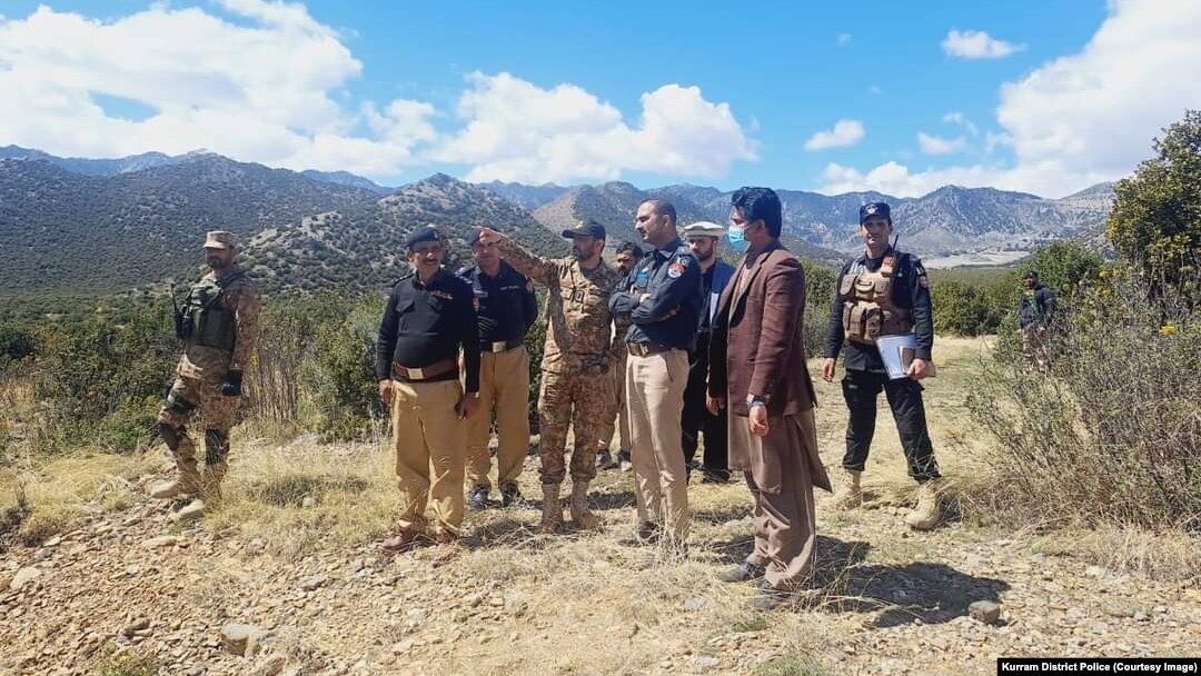 د کورمې چارواکي د بدامنۍ تر یوې پېښې وروسته د سیمې کتو ته ورغلي دي ـ پخوانی انځور.
