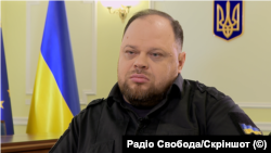 На час воєнного стану більшості чоловіків віком від 18 до 60 років заборонено виїжджати за кордон