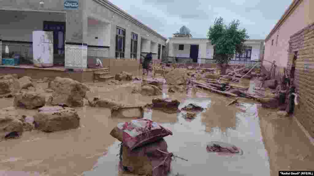 Afghanistan’s ruling Taliban government said on May 12 that at least 1,630 people were injured in Baghlan Province, and more than 2,660 homes were destroyed as emergency crews and family members continue to search for survivors.