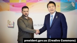 یون سوک یول رئیس جمهور کوریای جنوبی در دیدار با ولودیمیر زلینسکی رئیس جمهور اوکراین