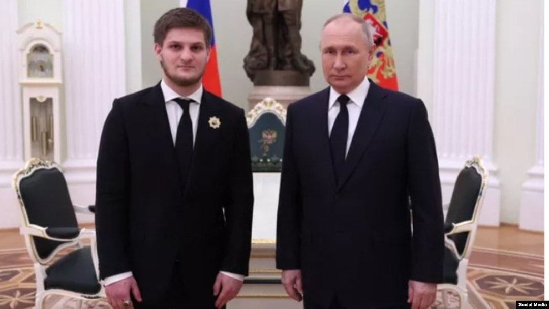 Ruski predsjednik Vladimir Putin (desno) sa Ahmatom Kadirovim u martu 2023.