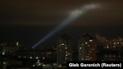 Унаслідок влучання російського дрона в багатоповерховий житловий будинок у Києві одна людина загинула (фото ілюстративне)