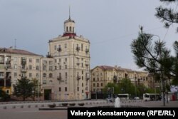 Запоріжжя, будівля в центрі міста, на площі Поляка
