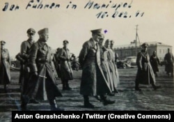 Адольф Гітлер під час візиту до Маріуполя в 1941 році