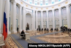 Президент Росії Володимир Путін проводить зустріч з членами Ради безпеки в Москві 21 лютого 2022 року