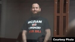 Еміль Зіядінов під час оголошення вироку, Ростов-на-Дону, Росія, 19 квітня 2022 року