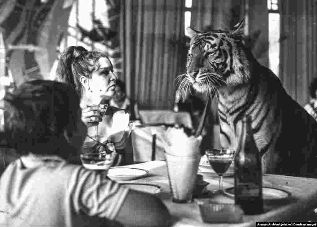 An uncaptioned image from the Uj Elet archive Szocs hopes the resource will enable as many images as possible to be identified by users with verifiable knowledge who can contribute captions. The photos can also be linked to the edition of the magazine in which they appeared. 
