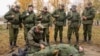 Аскерге чакырылган орусиялыктар даярдыктан өтүп жатышат. 
