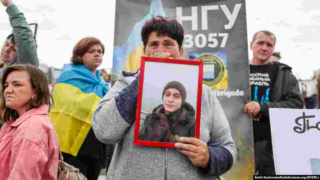 Близькі не стримували сльози 