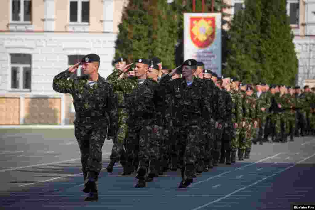 27 березня виконувач обов'язкив міністра оборони Михайло Коваль зустрівся з морськими піхотинцями, що прибули із Криму. Піхотинців розмістили зараз у Президентському полку.