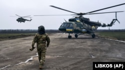 Украінскі верталёт недалёка ад фронту ў Херсонскай вобласьці. Архіўнае фота