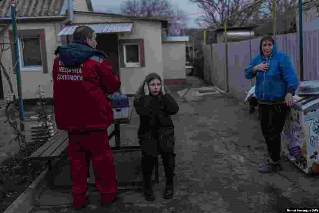 На місце прибуває фельдшер