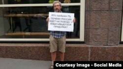 Mikhail Lashkevich, a researcher at the Institute for Theoretical Physics, was detained by police in August after standing on a busy Moscow street holding a poster that referred to Vladimir Putin as a "raging idiot."