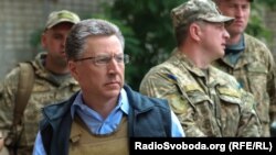 Курт Волкер во время посещения Авдеевки летом 24 июля 2017 