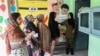 په لاهور کې یوشمېر ښځې د رایې کارونې مرکز ته ترننوتو مخکې په قطار کې ولاړي دي - پخوانی انځور.
