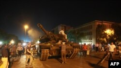 Былтыркы төңкөрүш аракетинен бир көрүнүш, Анкара шаары.