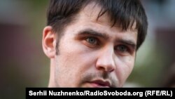 «На початку 2015 року «співробітники ФСБ» у Сімферополі викрали, а потім ув’язнили українського активіста, учасника Революції Гідності Олександра Костенка»