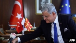 Վոլքան Բոզքիրը, արխիվ