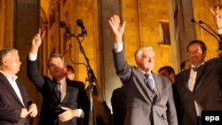Президенти Лех Качинський, Валдас Адамкус, Тоомас Гендрік Ільвес і Віктор Ющенко у Тбілісі 12 серпня 2008