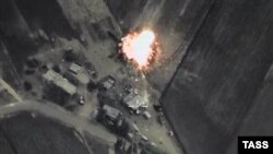  Російська авіаційна група, розміщена на сирійському аеродромі «ХмеймімR, завдала перші точкові удари по восьми об'єктах міжнародного терористичного угрупування ІДІЛ. Сирія, 1 жовтня 2015 року