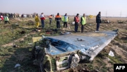 На місті падіння уламків збитого українського літака на околиці Тегерану, 8 січня 2020 року