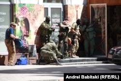 Озброєні проросійські бойовики у Донецьку, 1 липня 2014 року