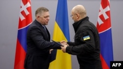 Денис Шмигаль (праворуч) заявив про це під час спільної пресконференції з головою уряду Словаччини Робертом Фіцо