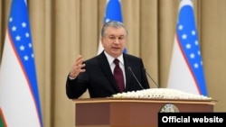 Ozodlik suhbatlashgan tahlilchilar prezident Mirziyoyev murojaatnomasida jiddiy siyosiy islohotlar rejasini ko‘rmagan