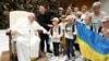 Папа Римський Франциск під час зустрічі з українськими біженцями в рамках щотижневої загальної аудієнції. Ватикан, 24 серпня 2022 року 