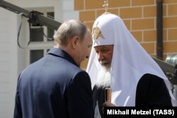 Президент Росії Володимир Путін (ліворуч) і Московський патріарх Кирило (архівне фото)