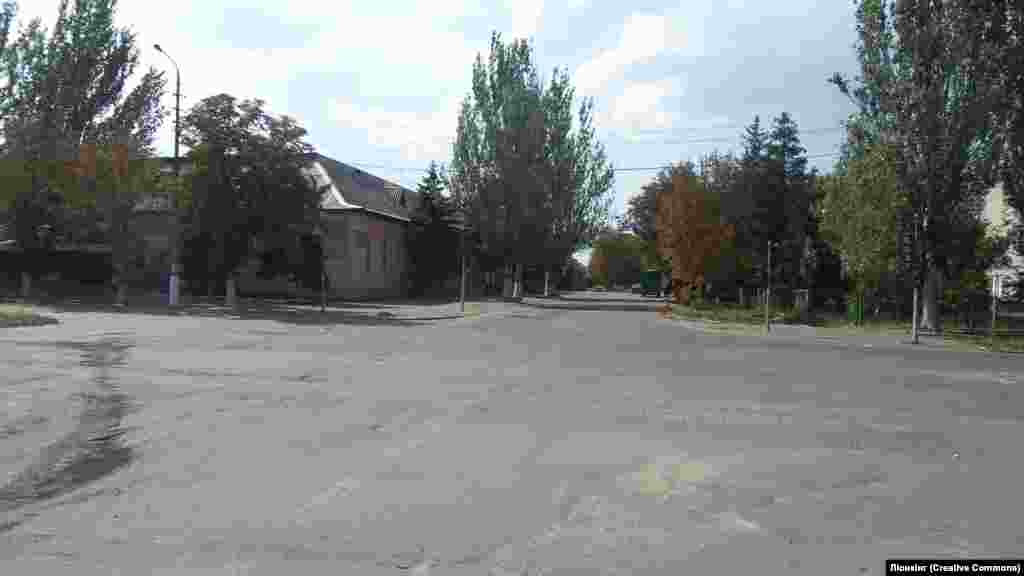 Фотографія перехрестя в Мар'їнці 2014 року
