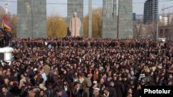 Территория у памятника Мясникяну, Ереван, 1 марта 2008 года