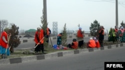 According to one Tajik government source, there have been complaints that the wives of officials don't pull their weight when it comes to doing volunteer work, such as cleaning roads and park maintenance. (file photo)