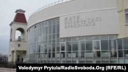 Архівне фото. Українська гімназія в Сімферополі, 2012 рік 
