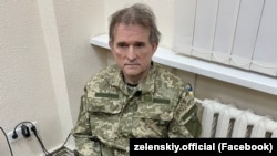 2 березня Віктора Медведчука оголосили в розшук, а 12 квітня стало відомо про його затримання