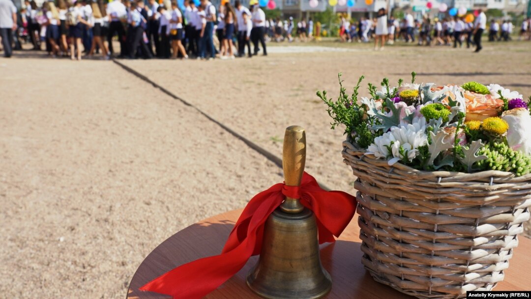 1 вересня в колишній українській гімназії в Сімферополі, ілюстраційне фото 