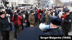 Police attempt to disperse a rally in support of Aleksei Navalny in the Crimean city of Simferopol on January 23.