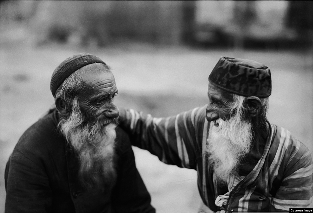 Elderly Jews in Bukhara. Penson also photographed the life of the Jewish community in Bukhara and other cities in Uzbekistan.