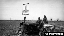 Каким был Узбекистан 100 лет назад? Страна в объективе фотографа Макса Пенсона, который запечатлел, как исчезают паранджи и появляются тракторы