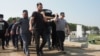 Тела жертв нападения на школу в столице российского региона Татарстан переданы их семьям, в Казани проходят похороны, <a href="https://d2oyr17vuxuj1n.cloudfront.net/a/31250989.html" target="_blank">сообщает Радио Азаттык</a>