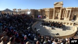 Концерт симфонического оркестра Мариинского театра на площадке Римского амфитеатра в мае 2016 года
