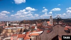 Томаса Венцловы «Вильнюсские имена» — это сборник биографических описаний жизни людей, связанных с Вильнюсом