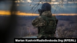 Військові кажуть, що бойовики стріляли неподалік Авдіївки та в передмісті Мар’їнки