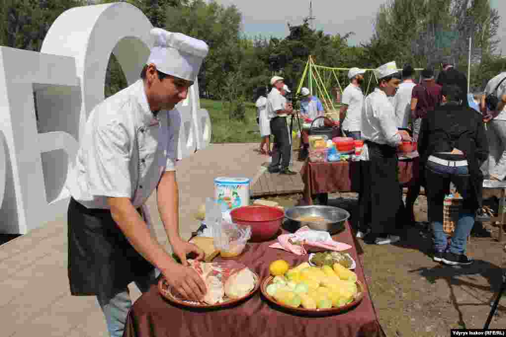 Фестивалдын урааны «Азия элдеринин достугу» деп аталды.