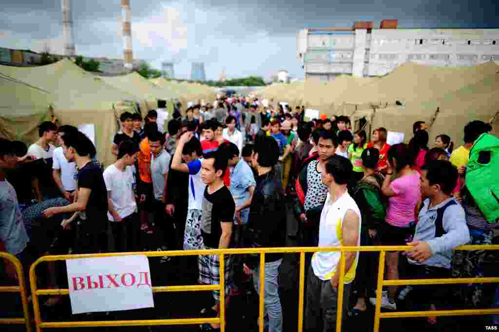 A tent camp for illegal migrants detained during August 2013 police raids on Moscow markets. 