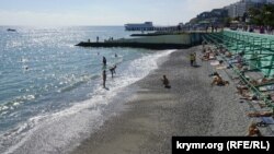 Кырымның Алушта шәһәрендәге пляж