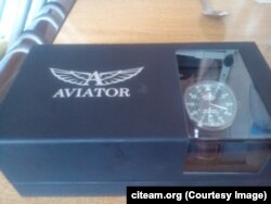 Годинник Aviator Airacobra, яким Сергій Шойгу нагородив Євгена Усова
